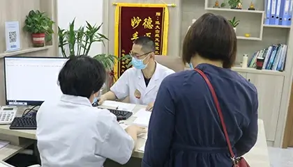 王明峰医生白癜风治疗案例2